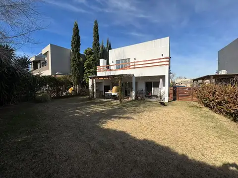 Casa en Alquiler de 3 dormitorios
