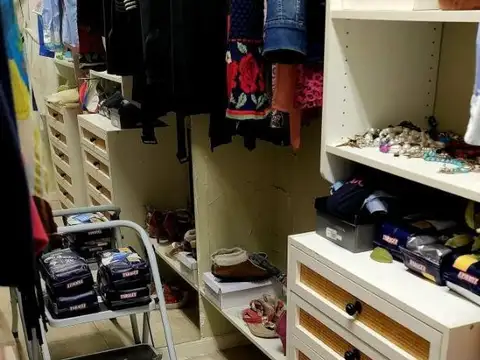 Casa en venta, 8 ambientes