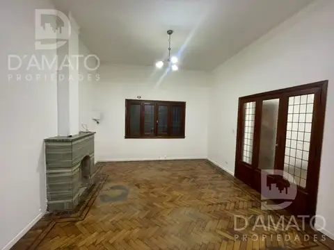 Casa 7 ambientes con 2 baños