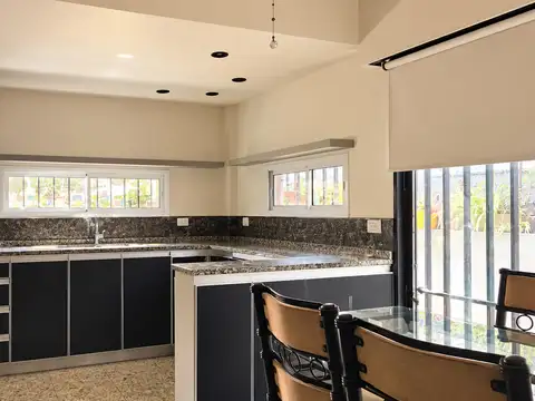 Venta en Block: 3 Casas -Lote Propio – Ideal Inversión o Multi Familiar- Lista para entrar a vivir 