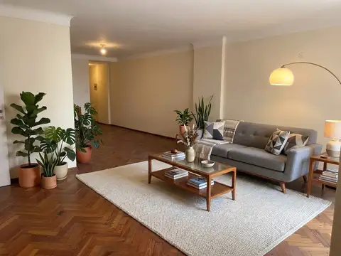 VENTA DEPTO AV COLON 600. 3 D. 2B, COCHERA Y GRAN PATIO