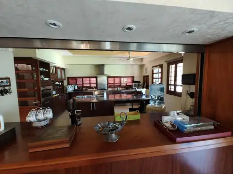 Casa en Venta con 5 cocheras