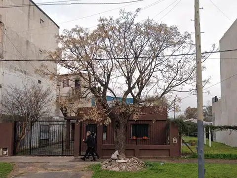 Gran oportunidad de inversión! Amplio lote, zona inmejorable