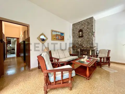 En venta | Casa de pasillo único, 4 Dormitorios | Pichincha, Rosario
