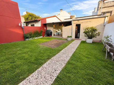 Casa en Venta 5 ambientes - Villa Pueyrredon - CABA - Parquizado y jardin al frente