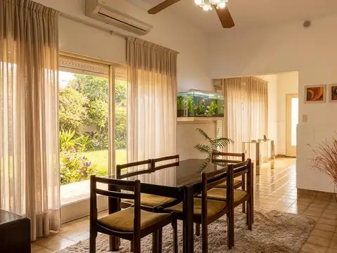 Casa en Venta 5 ambientes - Villa Pueyrredon - Parquizado y jardin al frente