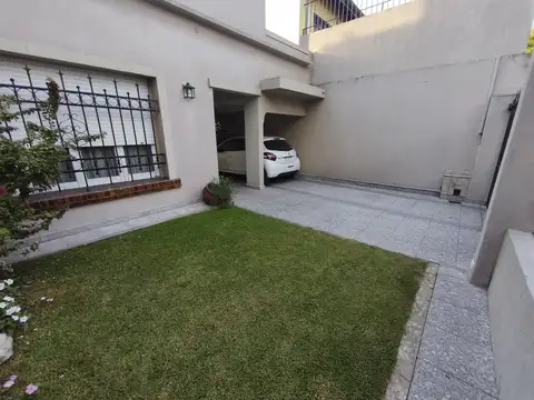 Casa 5 ambientes con 1 baño