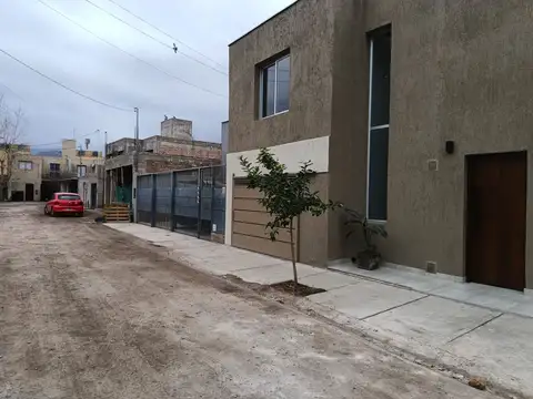 CASA EN CALLEJÓN PRIVADO, 3 DORM, Las Heras