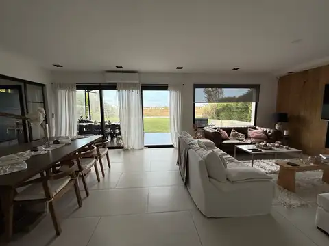 Casa en Alquiler en Villanueva, USD 2.800
