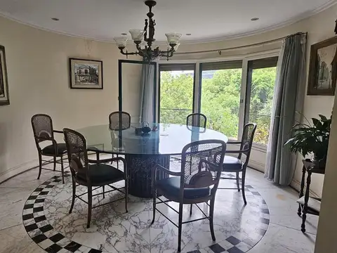 Venta Palermo Chico  5 dormitorios,  2 cocheras, vigilancia, pileta y parrilla.