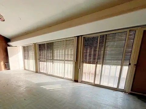 Casa en Venta con 5 cocheras
