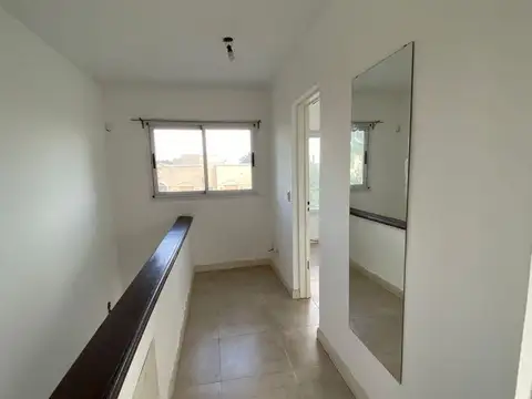 Depto Tipo Casa en Alquiler con 1 cocheras