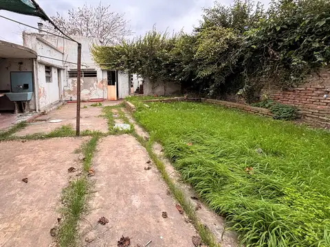 Casa a refaccionar. Lote propio. La Plata