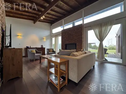 Venta Casa 4 ambientes con piscina en Area 60 - Brandsen