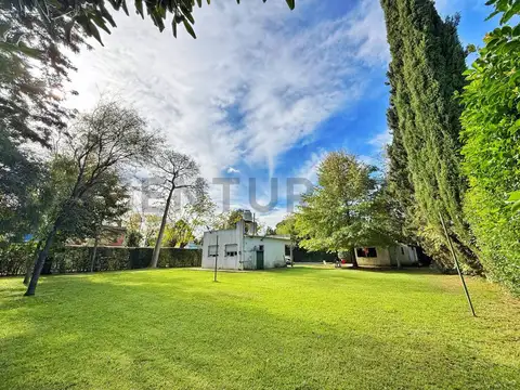 Venta de Casa ( casa quinta) en Arturo Segui