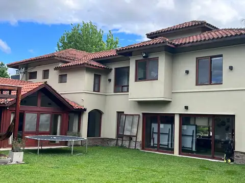 Casa en Venta en Club El Carmen, USD 735.000