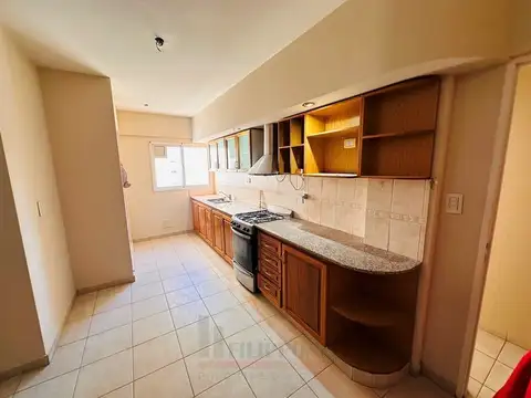 Semipiso de 3 dormitorios + cochera en venta - 11 de Abril 80