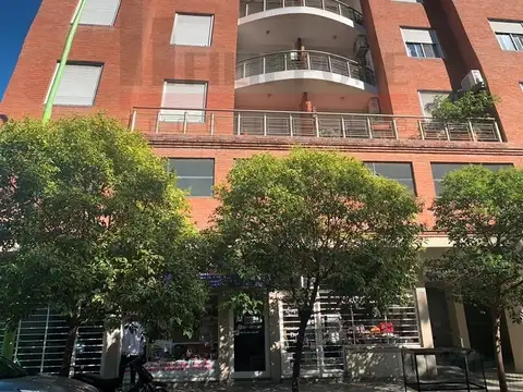 Semipiso de 3 dormitorios + cochera en venta - 11 de Abril 80
