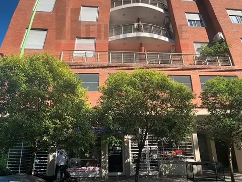 Semipiso de 3 dormitorios + cochera en venta - 11 de Abril 80