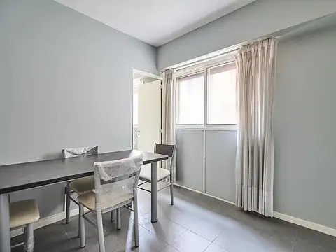Luminoso eimpecable dos ambientes en Retiro . Apto profesional. Bajas expensas