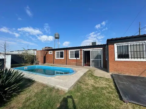 Casa un dormitorio, pileta, amplio terreno Timbues