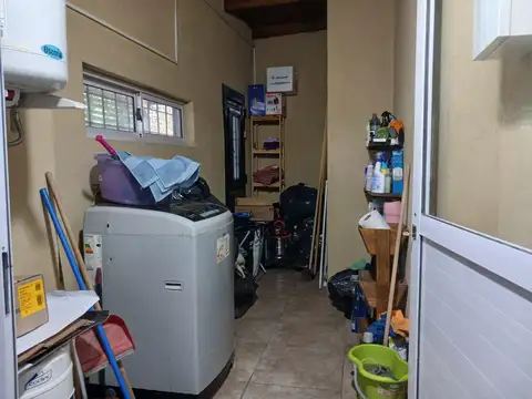 VENTA DE CASA 6 AMBIENTES, LUJAN, SE ACEPTA VEHICULO