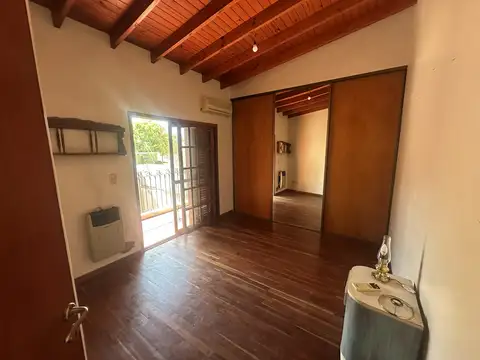 Depto Tipo Casa 5 ambientes con 2 baños