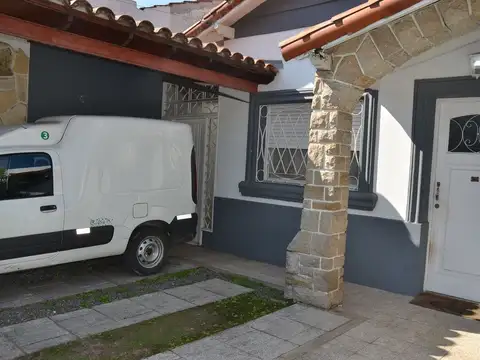 Casa en Venta en San Martin 2 dorm.garage,pileta.