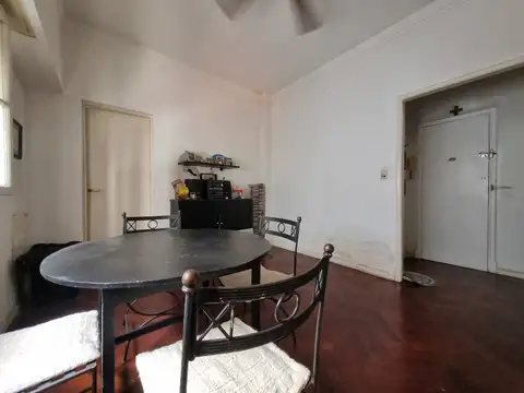 Buen departamento a modernizar todo eléctrico.