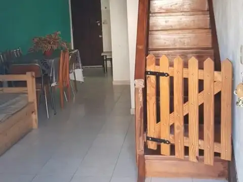 Depto Tipo Casa 4 ambientes con 2 baños