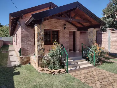 Casa en Venta de 4 Ambientes, 3 Baños y Toilette, Escritorio, Gran Parque - La Cumbre Cordoba