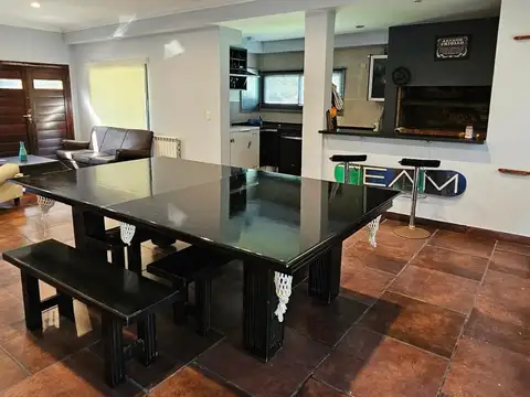 Casa en alquiler - 2 Dormitorios 2 Baños - Balneario Mar Chiquita