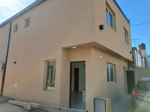 Duplex en venta dos dormitorios con cochera, complejo cerrad