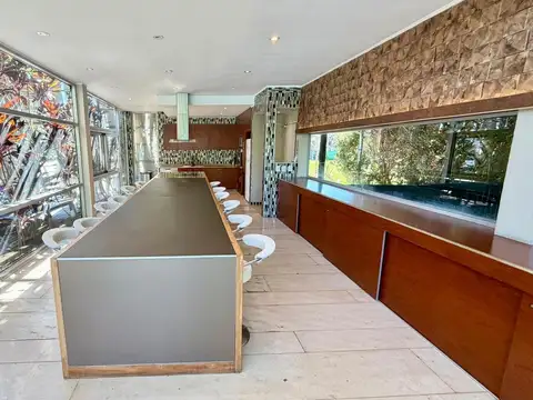 Casa en Venta con 6 cocheras