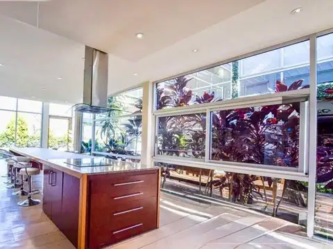Casa 5 ambientes con 4 baños