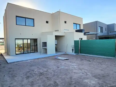 SE VENDEN  DUPLEX  COMODO Y EL BARRIO CIRO DE VIEYTES