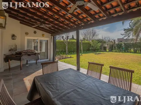 Casa en una sola planta en venta y/o alquiler en Santa Bárbara.