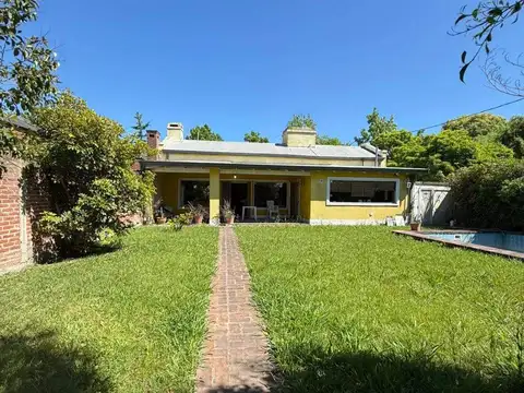 Casa en Venta con 2 cocheras