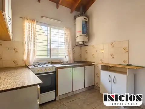 Casa 5 ambientes con 2 baños