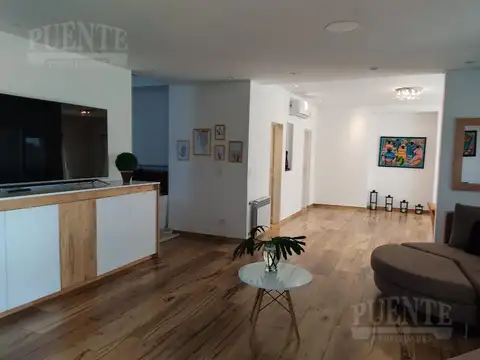 Casa 6 ambientes con 5 baños