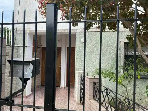 Larrea 300, Piso PB