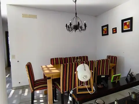 Casa 4 ambientes con 3 baños