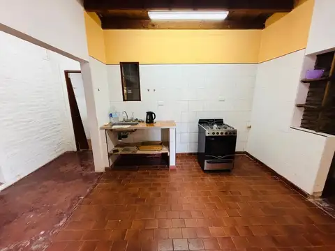Casa 6 ambientes con 2 baños