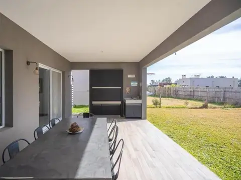 Casa en Alquiler en Pilar del Este - Santa Emilia, USD 1.200