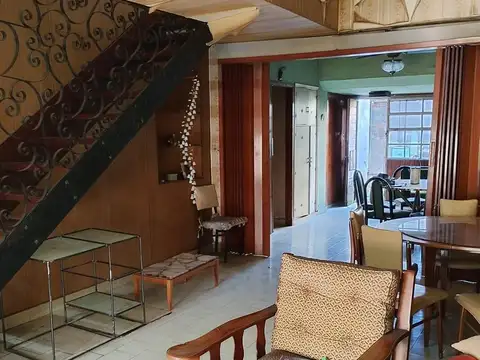 Casa 6 ambientes con 2 baños