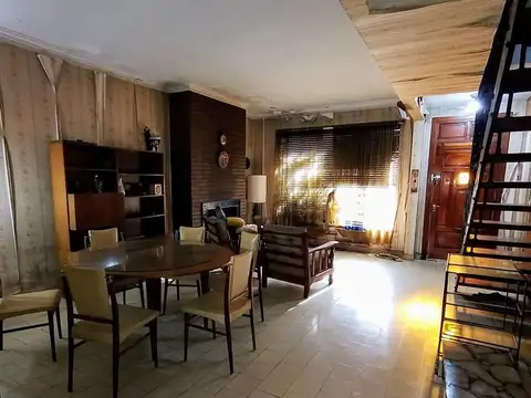 Casa 6 ambientes en venta en Castelar