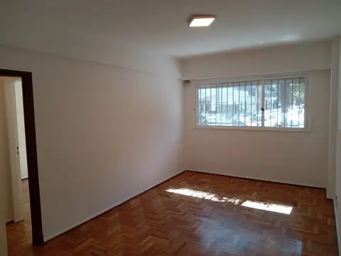 Av. Martín García 500, Piso PB