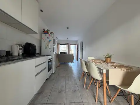 Casa en Alquiler con 2 cocheras