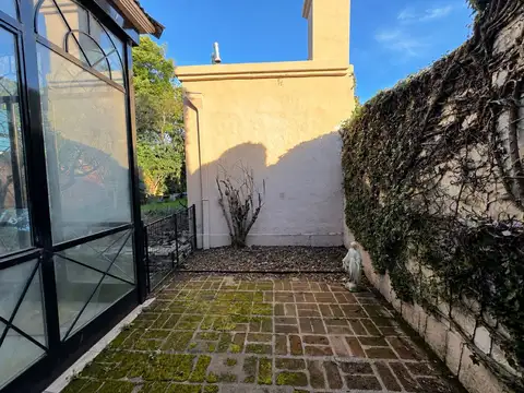 Casa corte antiguo reciclada en venta en Tandil