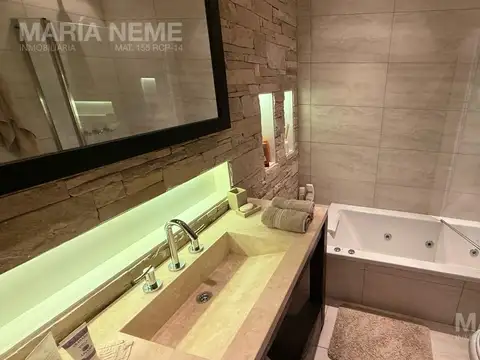 Casa 7 ambientes con 5 baños
